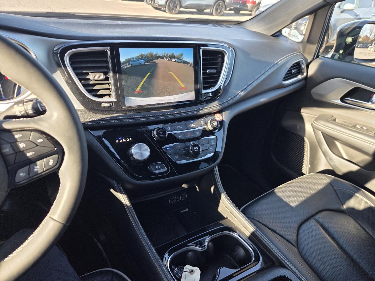 2025 Chrysler Pacifica - Image 22