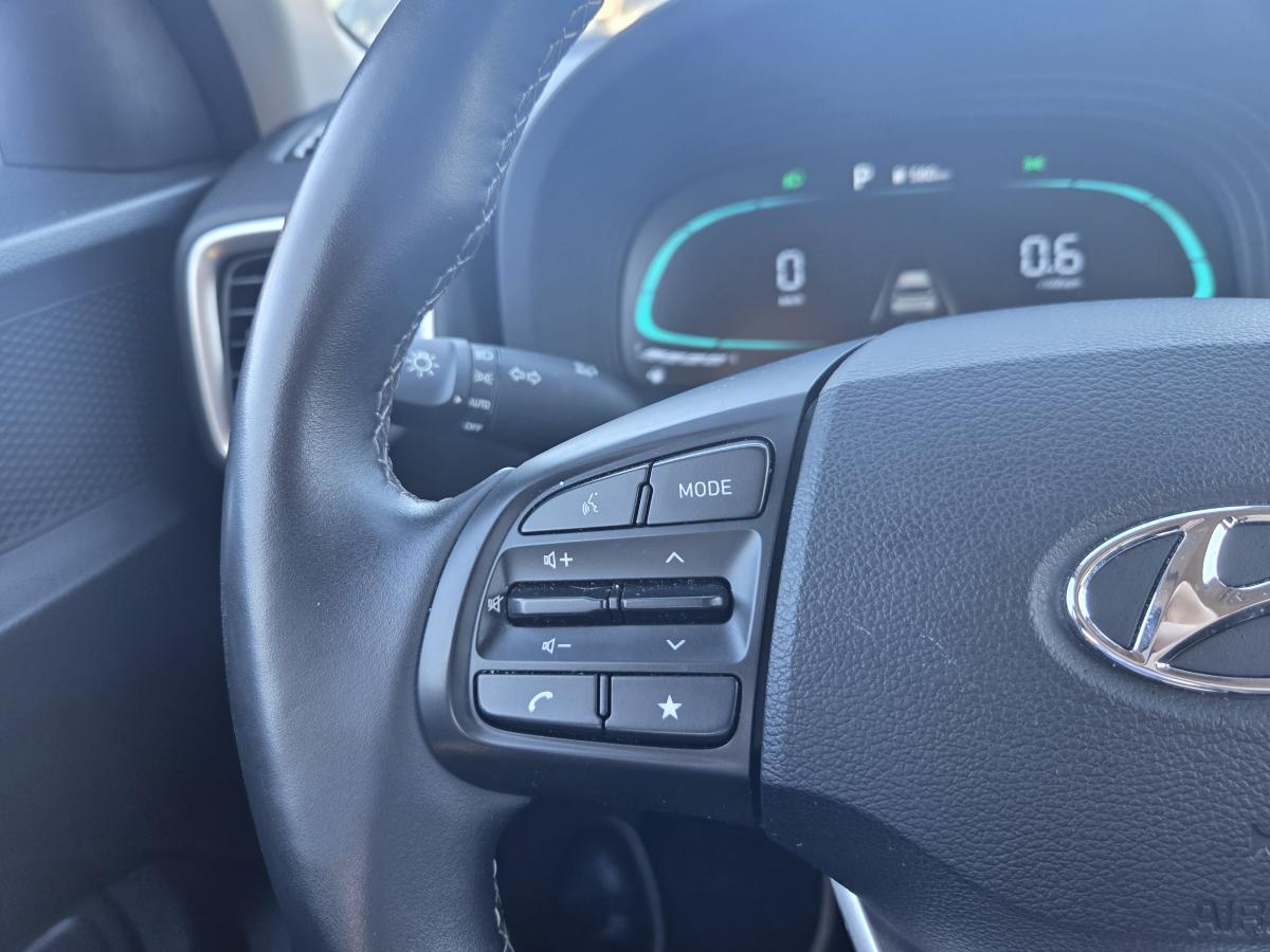 2025 Hyundai Venue - Image 16