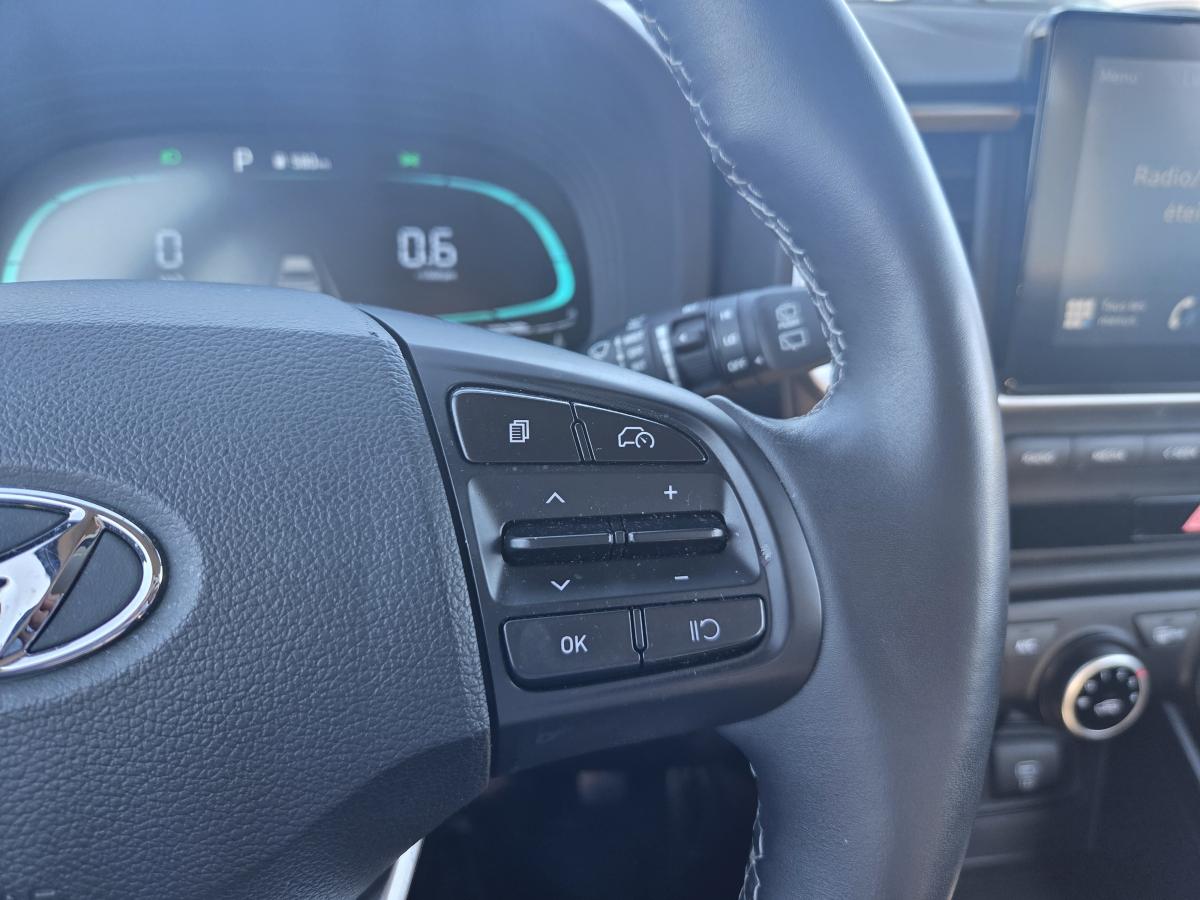 2025 Hyundai Venue - Image 18