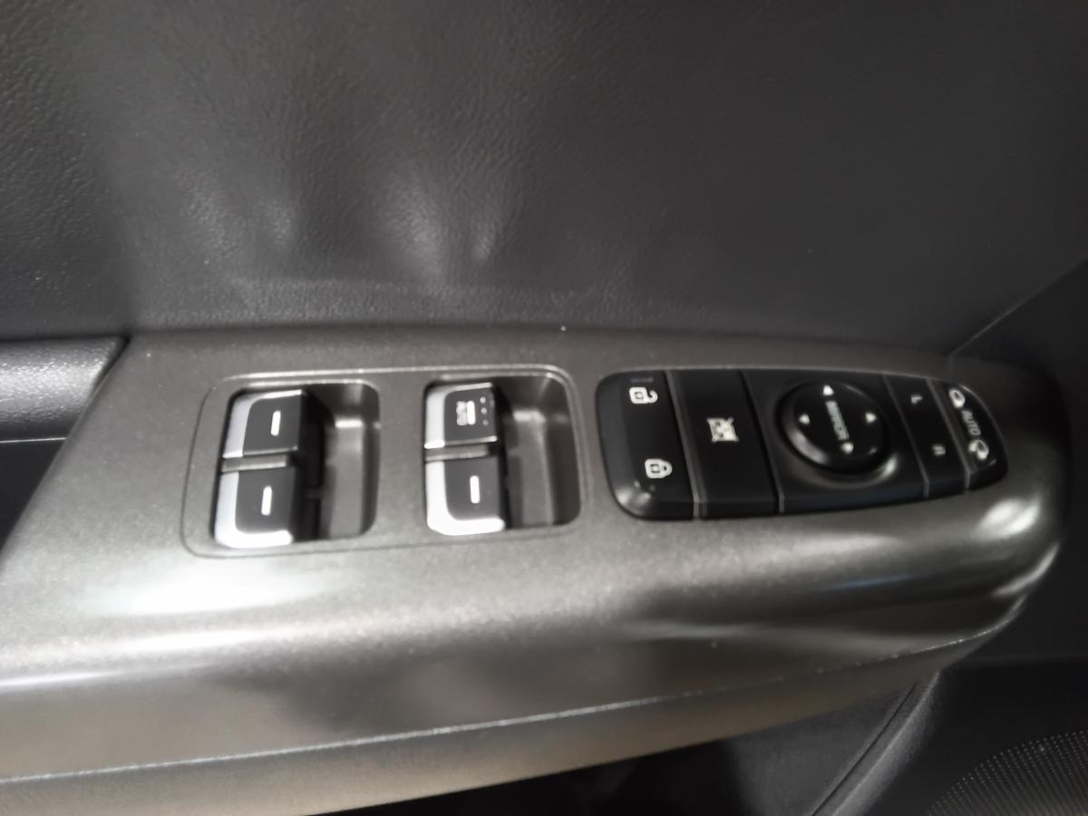 2020 Kia Sportage - Image 27