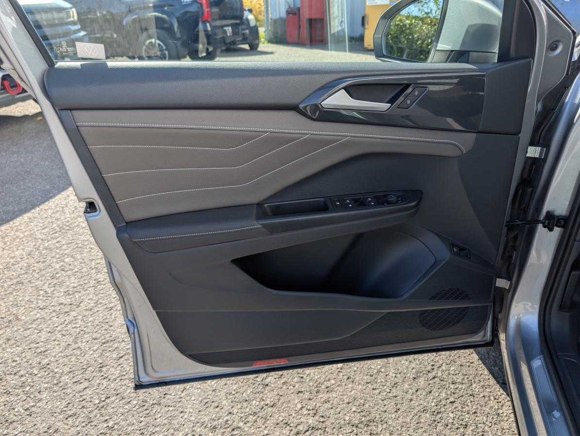 2024 Volkswagen Taos - Image 16