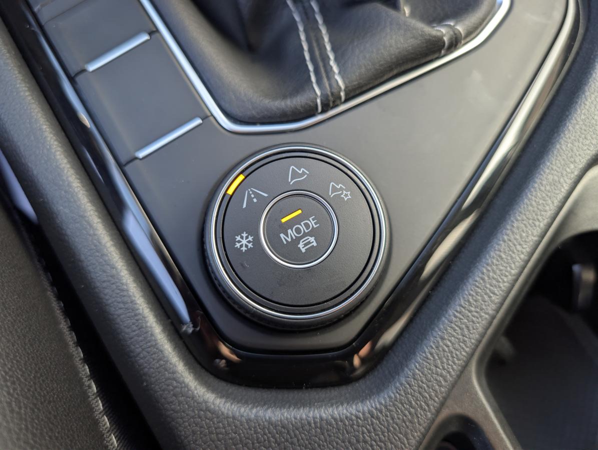 2024 Volkswagen Taos - Image 25