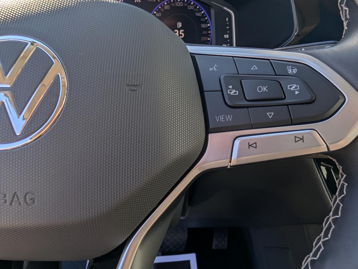 2024 Volkswagen Taos - Image 31