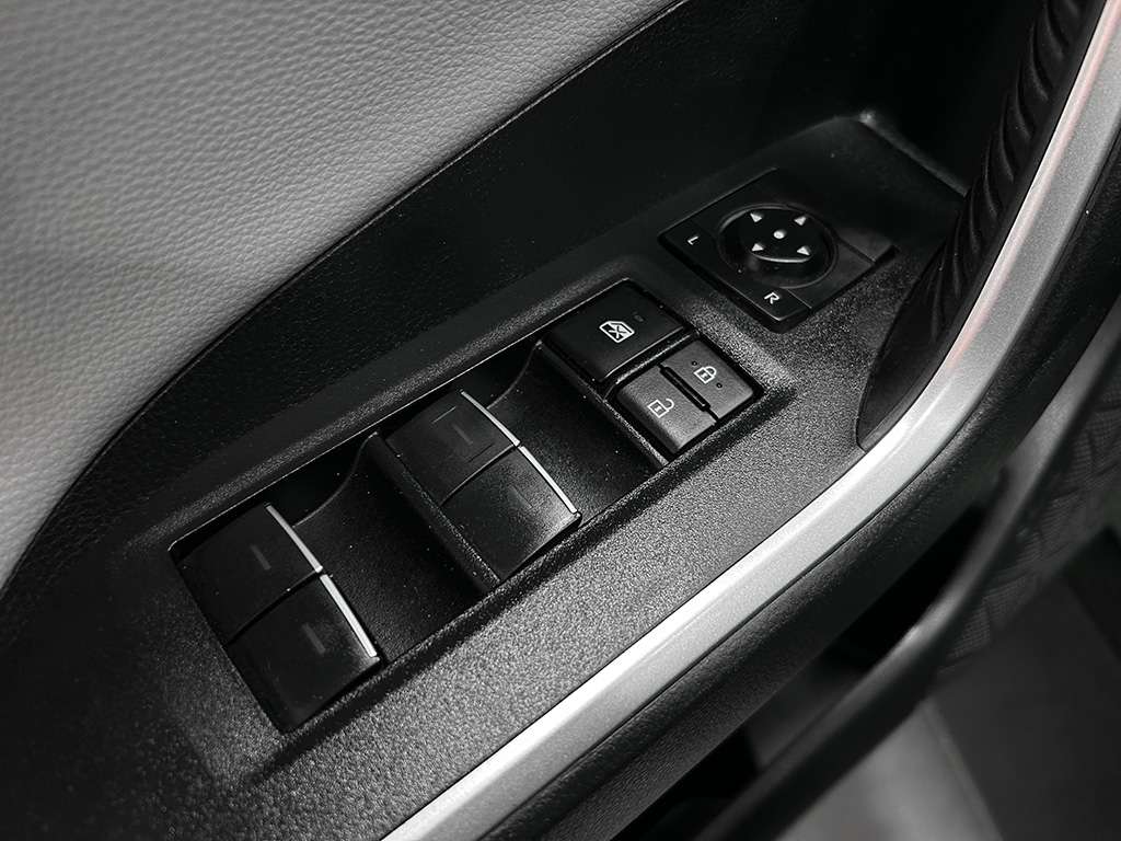 2022 Toyota Rav4 - Image 9