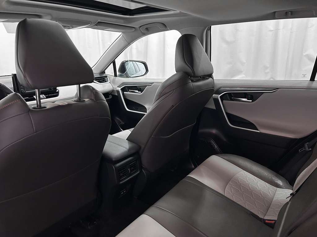 2022 Toyota Rav4 - Image 16