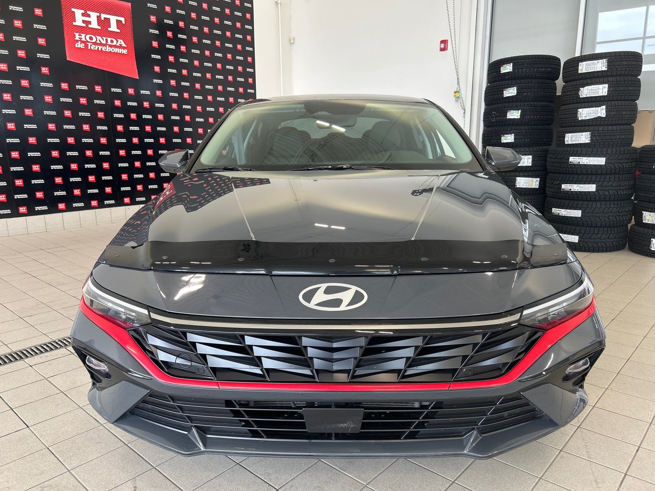 2024 Hyundai Elantra Hybrid - Image 3