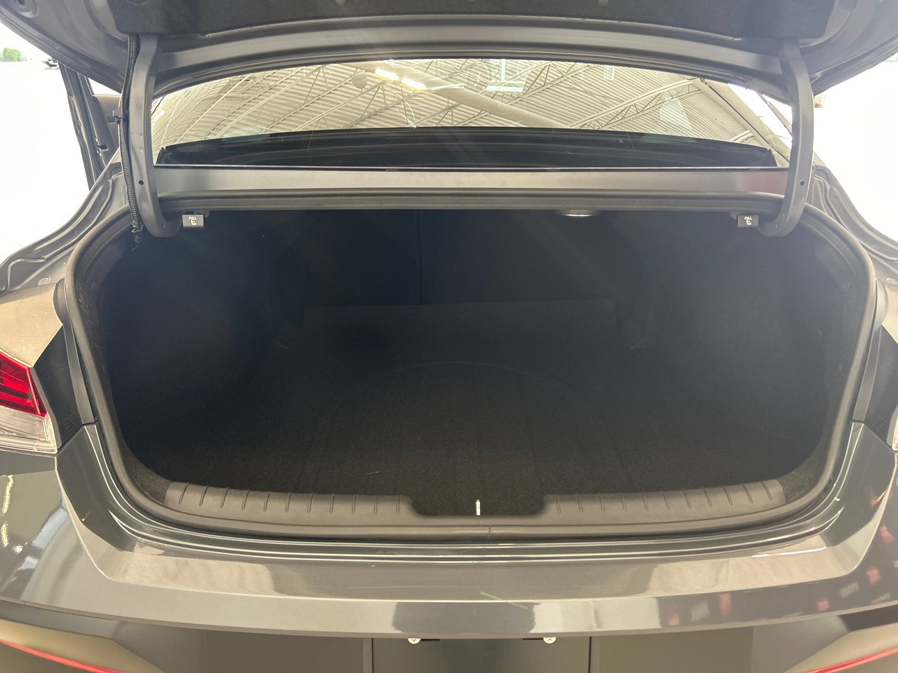 2024 Hyundai Elantra Hybrid - Image 11
