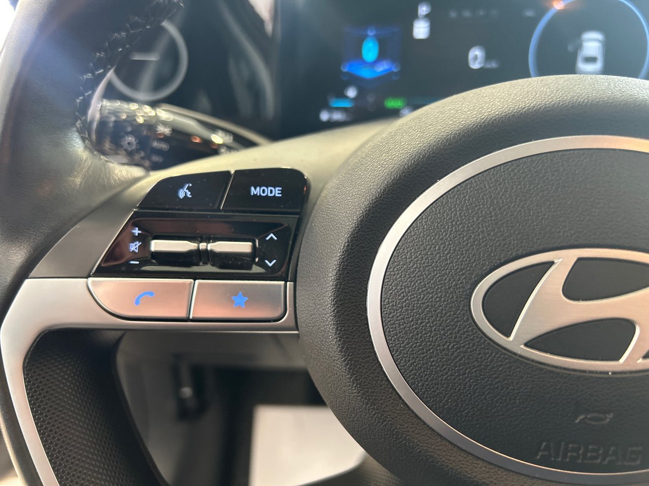 2024 Hyundai Elantra Hybrid - Image 30