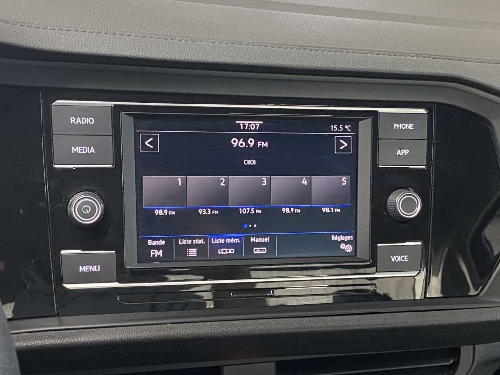 2021 Volkswagen Jetta - Image 24