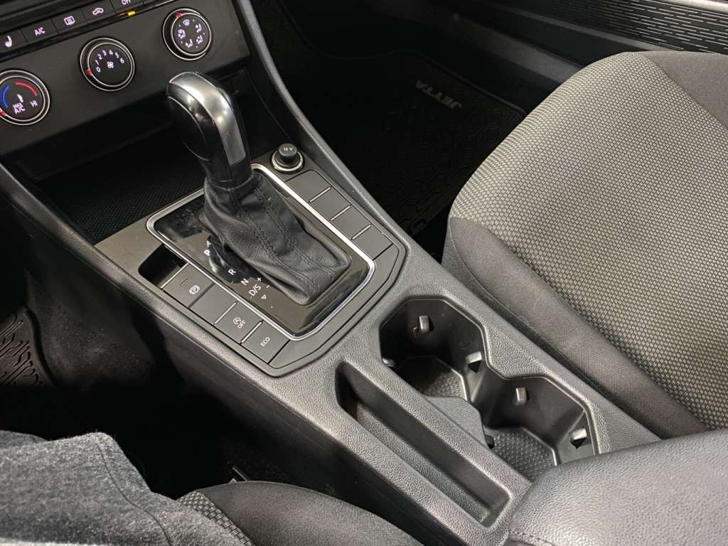 2021 Volkswagen Jetta - Image 26