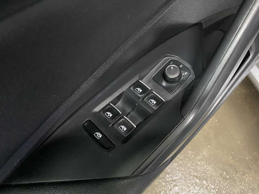 2021 Volkswagen Jetta - Image 28