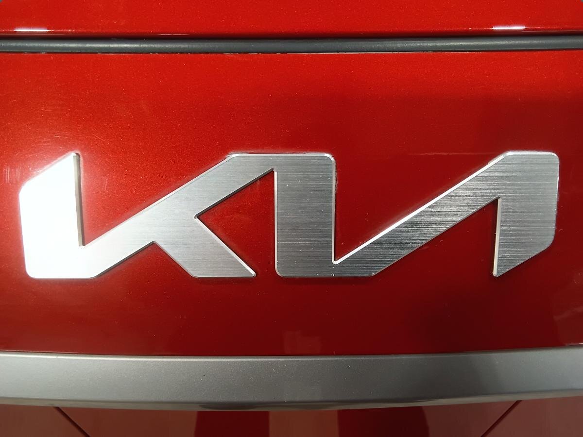2025 Kia Niro - Image 12