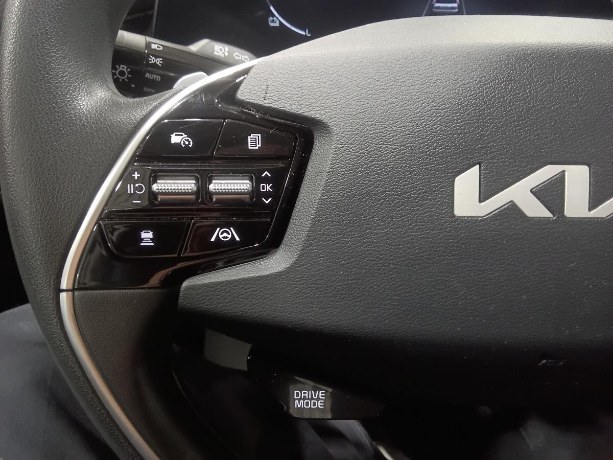 2025 Kia Niro - Image 17