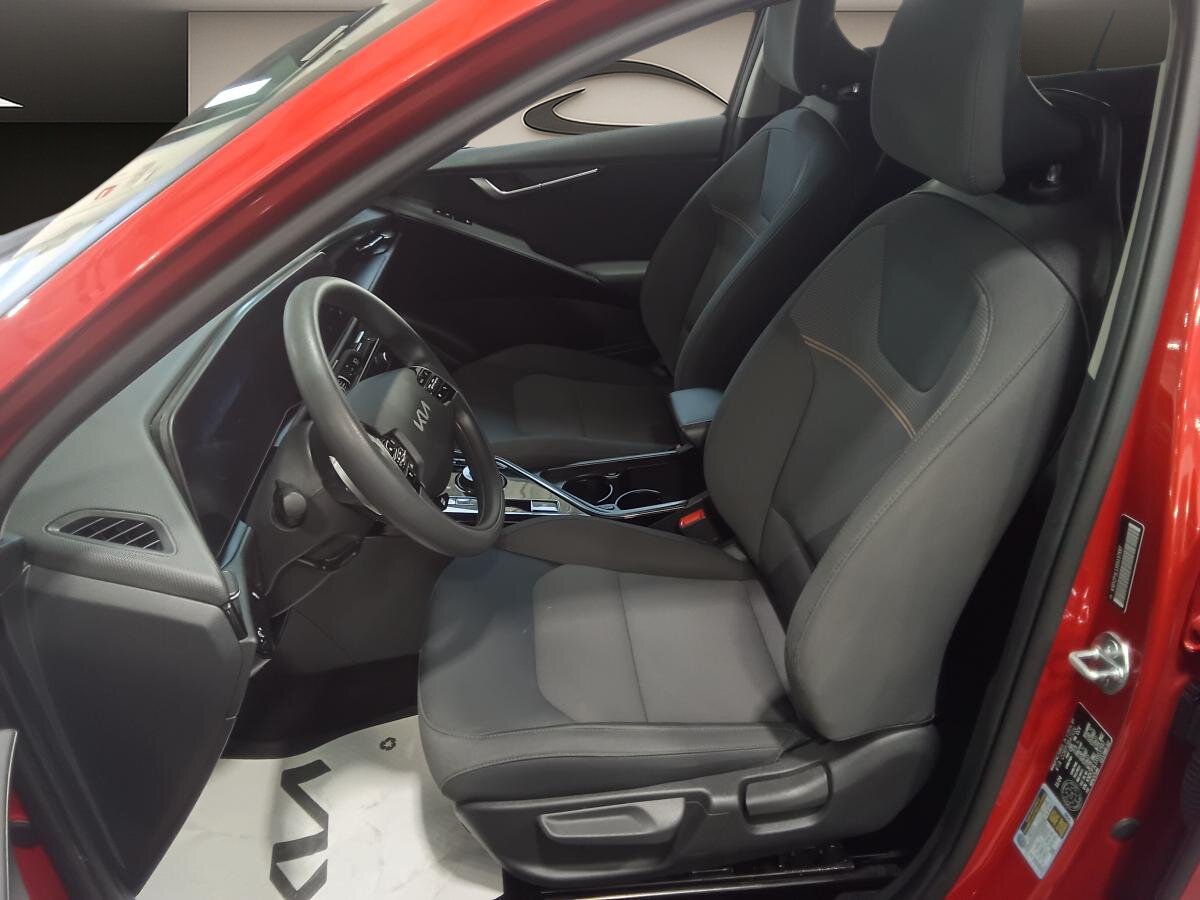 2025 Kia Niro - Image 24