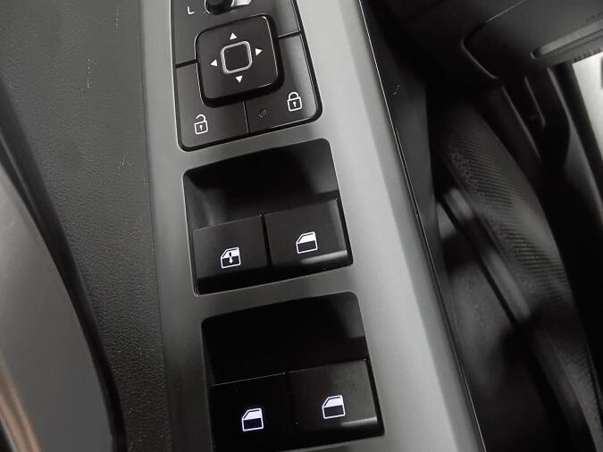 2025 Kia Niro - Image 27