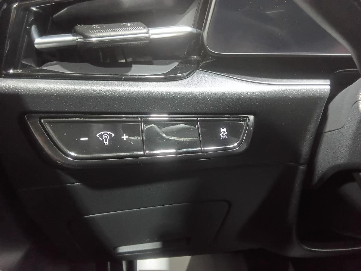 2025 Kia Niro - Image 28