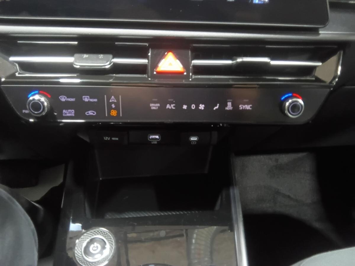 2025 Kia Niro - Image 29