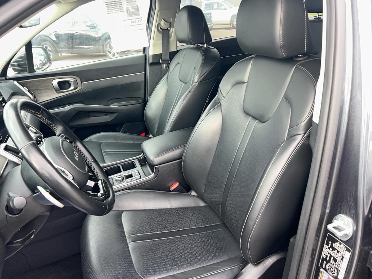 2022 Kia Sorento - Image 11