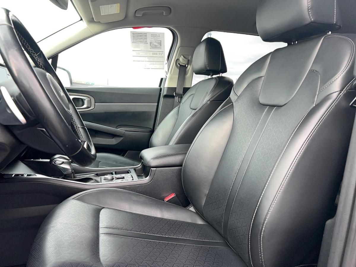 2022 Kia Sorento - Image 12