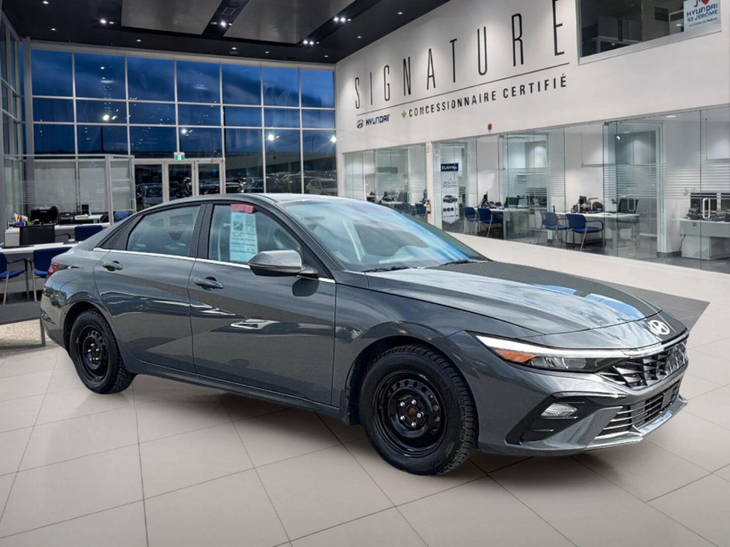 2025 Hyundai Elantra - Image 3