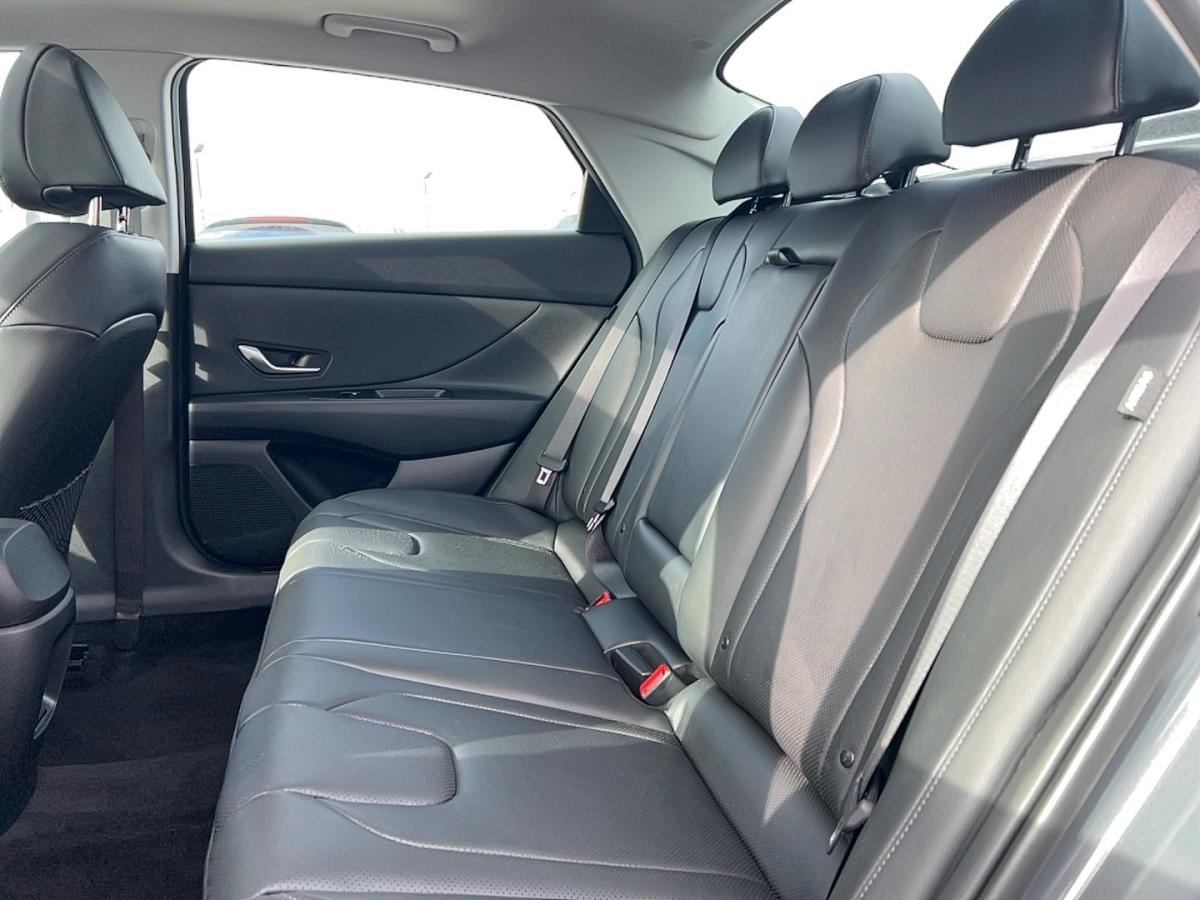 2025 Hyundai Elantra - Image 16