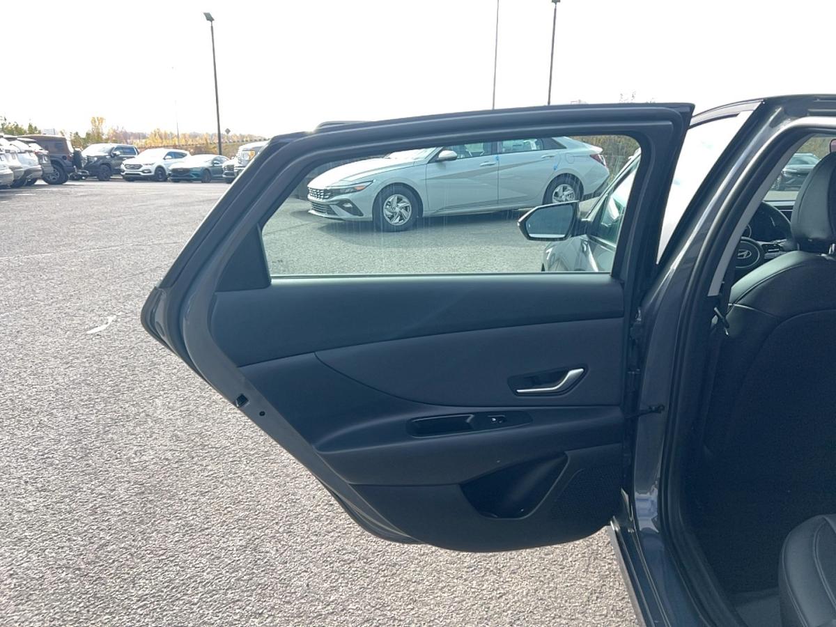 2025 Hyundai Elantra - Image 17