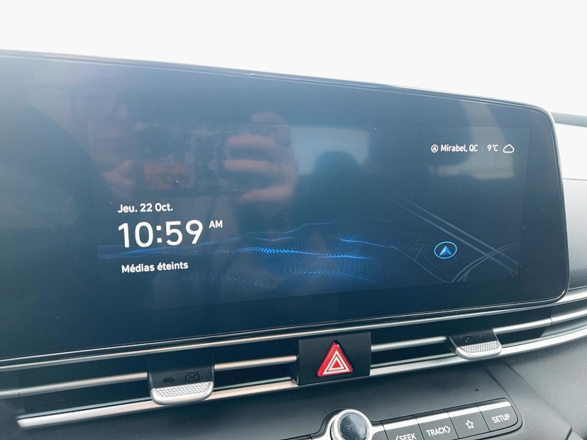 2025 Hyundai Elantra - Image 24