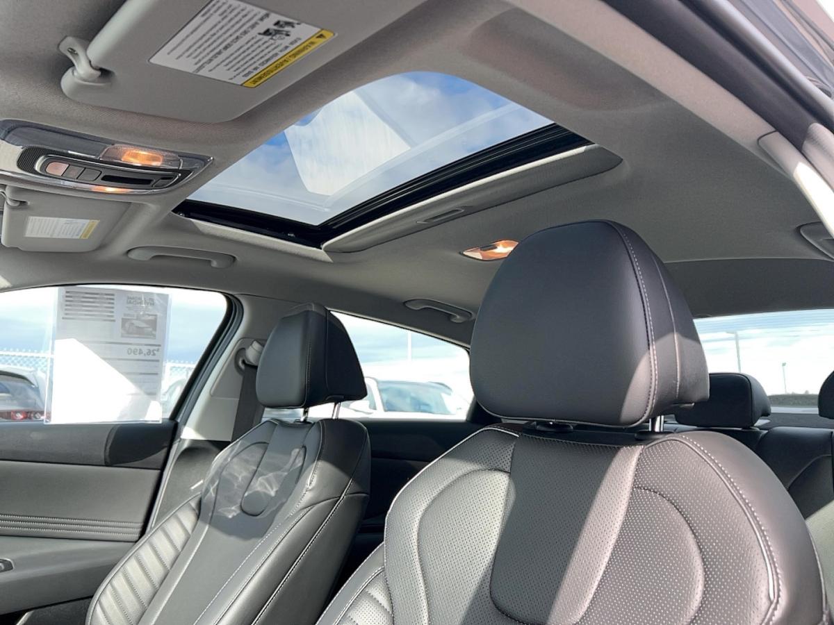 2025 Hyundai Elantra - Image 27