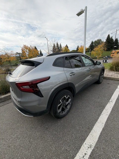 2024 Chevrolet Trax - Image 2