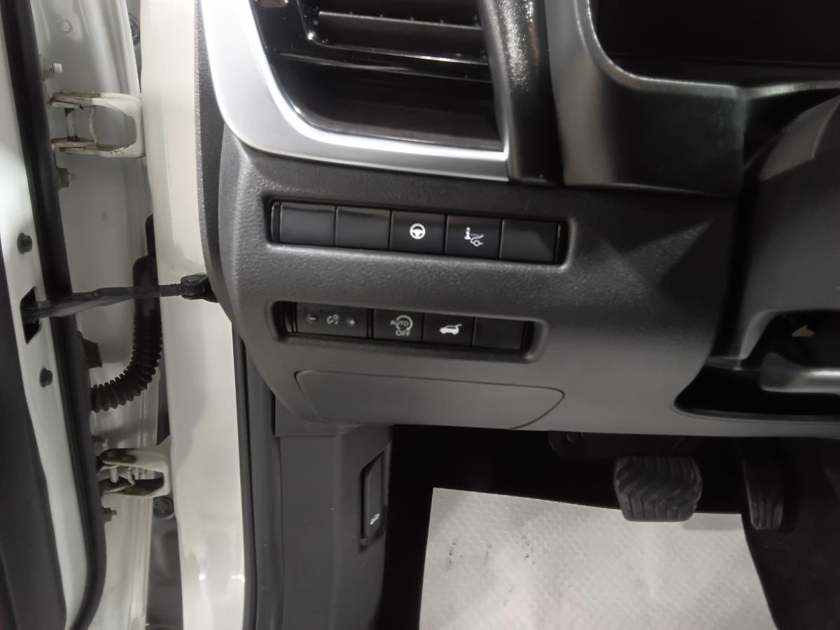 2023 Nissan Rogue - Image 10
