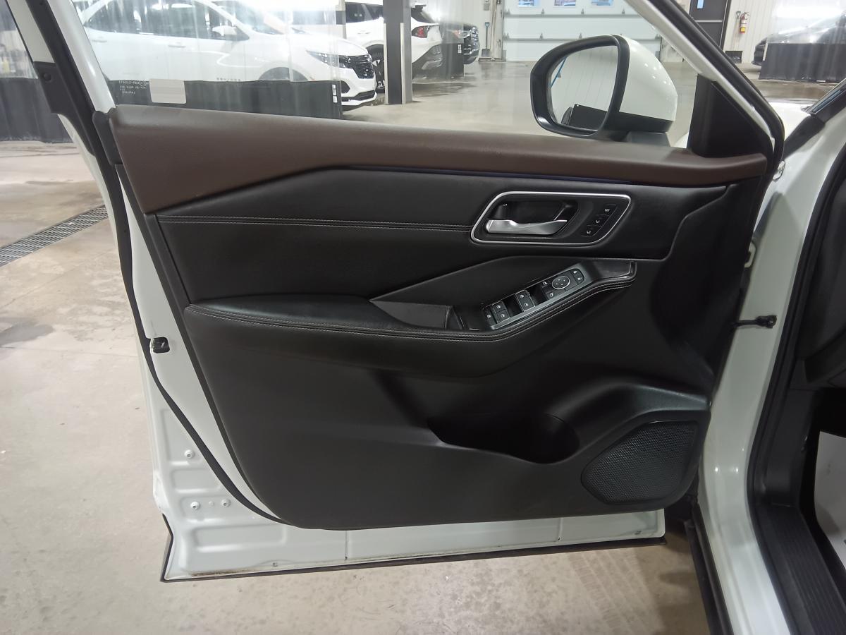 2023 Nissan Rogue - Image 17