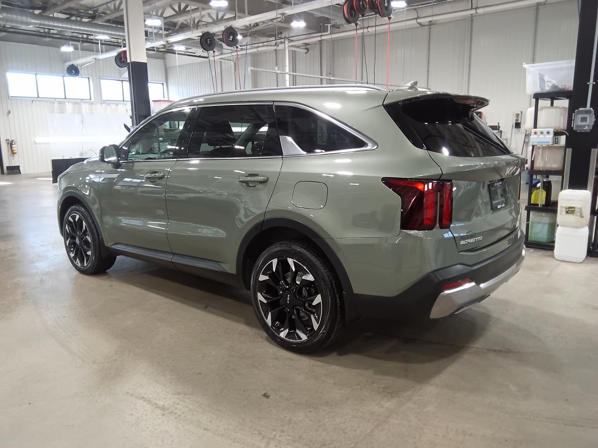 2024 Kia Sorento - Image 2