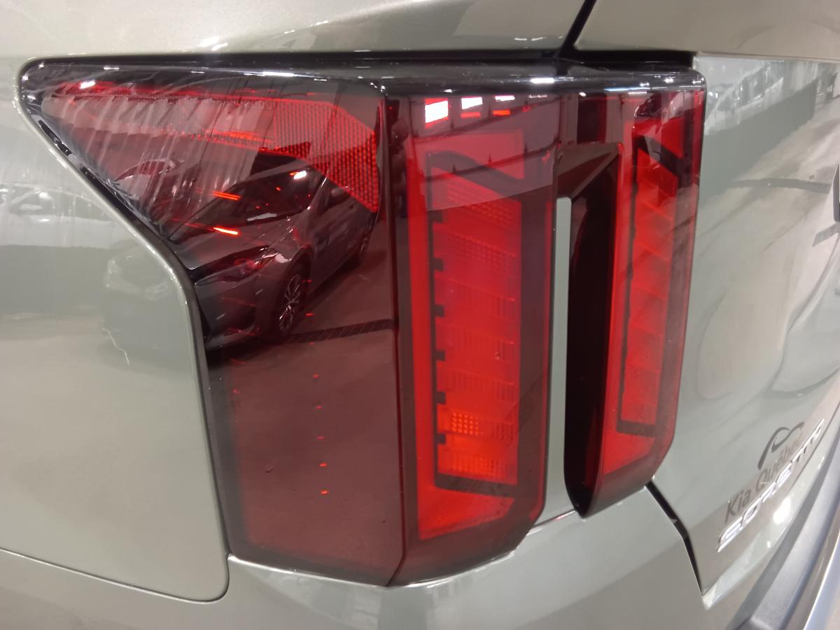 2024 Kia Sorento - Image 12