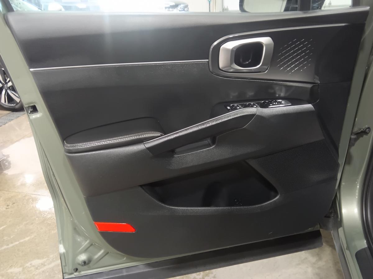 2024 Kia Sorento - Image 17