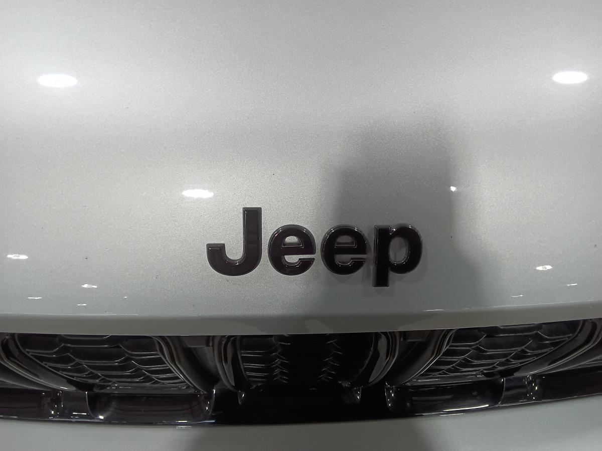 2023 Jeep Grand Cherokee - Image 11