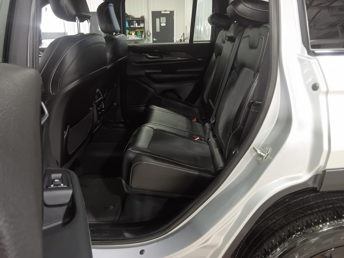 2023 Jeep Grand Cherokee - Image 24
