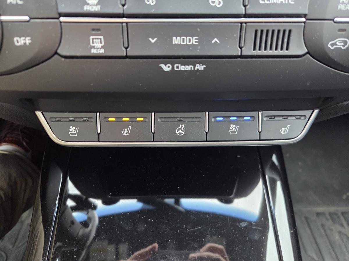 2016 Kia Sorento - Image 21