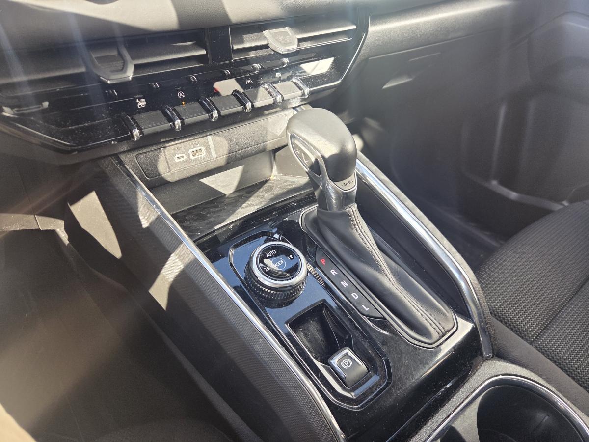 2025 GMC Canyon - Image 23