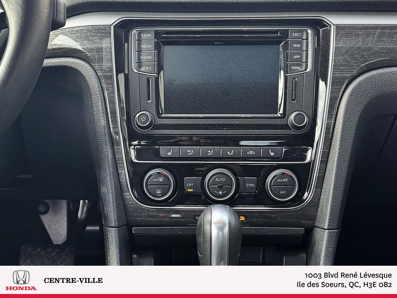 2018 Volkswagen Passat - Image 10