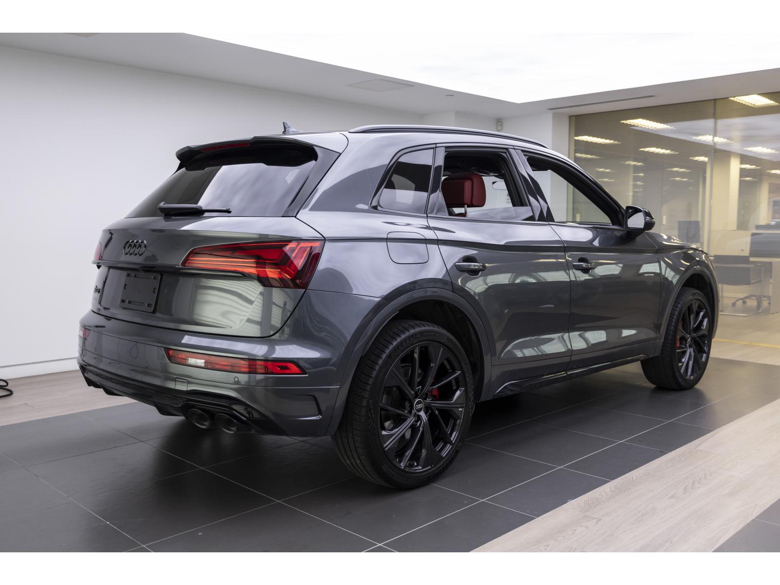 2024 Audi SQ5 - Image 11