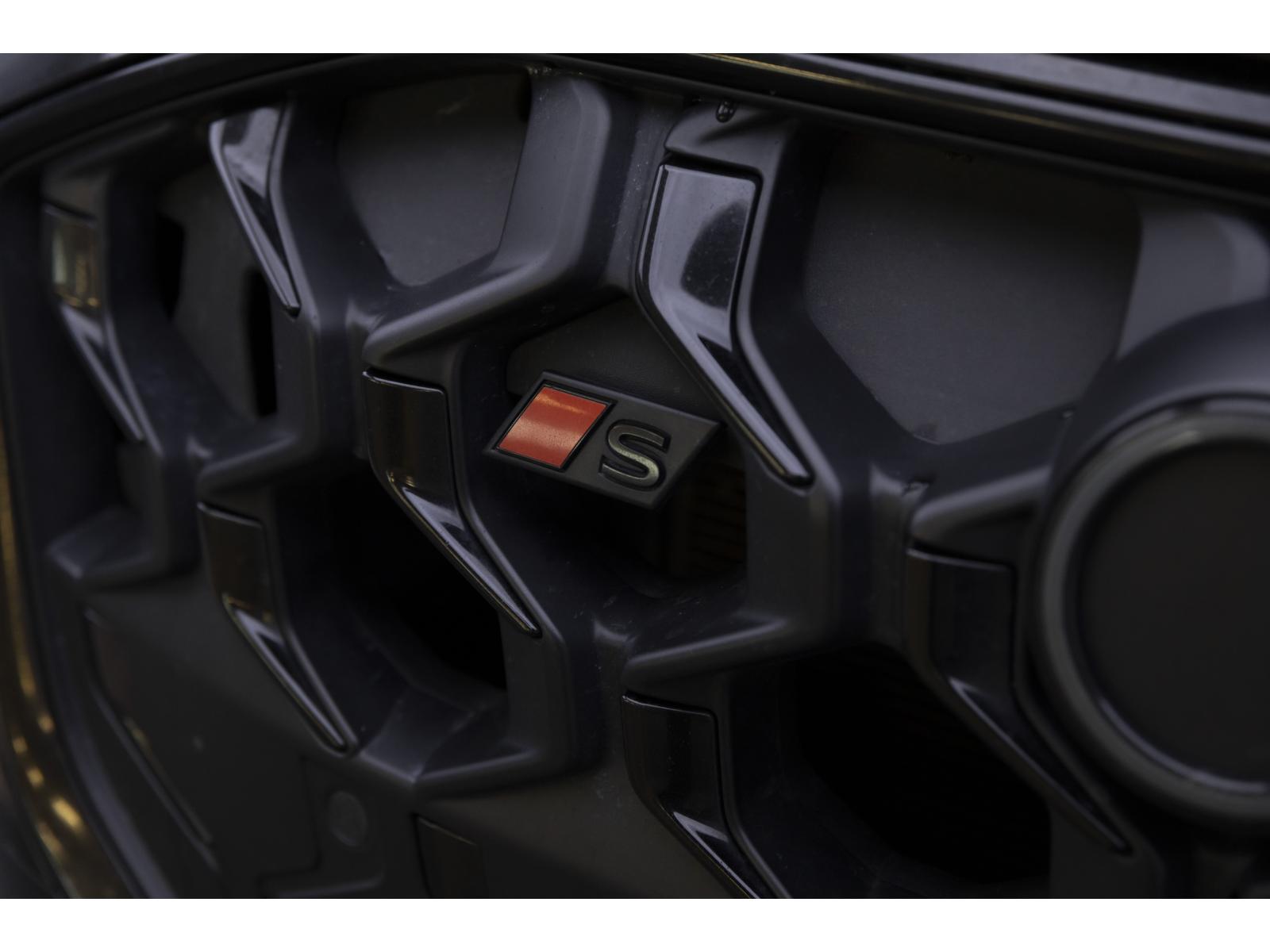 2025 Audi SQ5 - Image 6