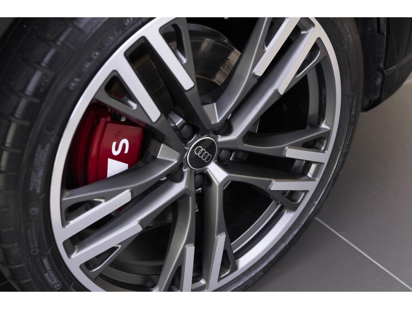 2025 Audi SQ5 - Image 9