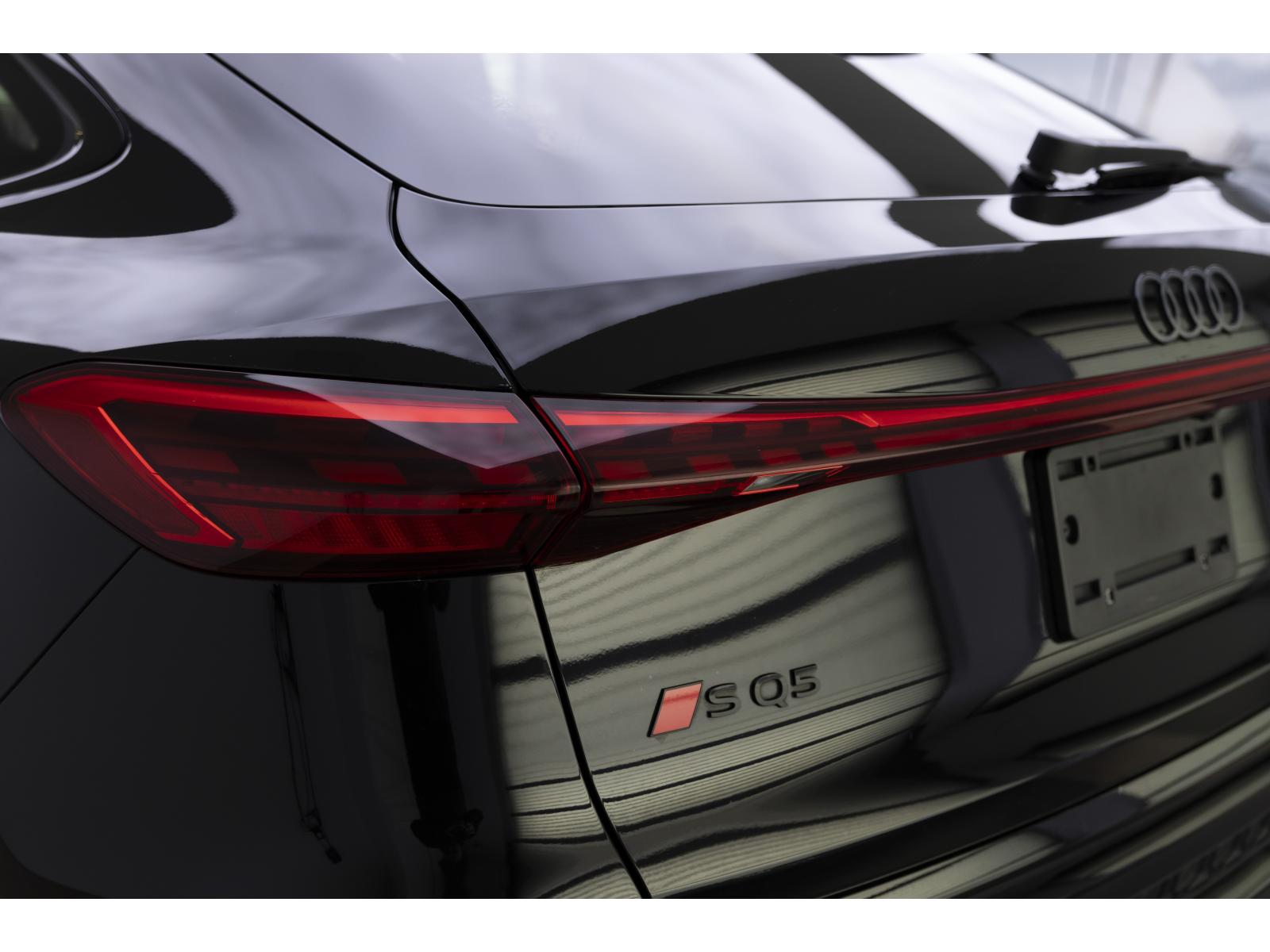 2025 Audi SQ5 - Image 12