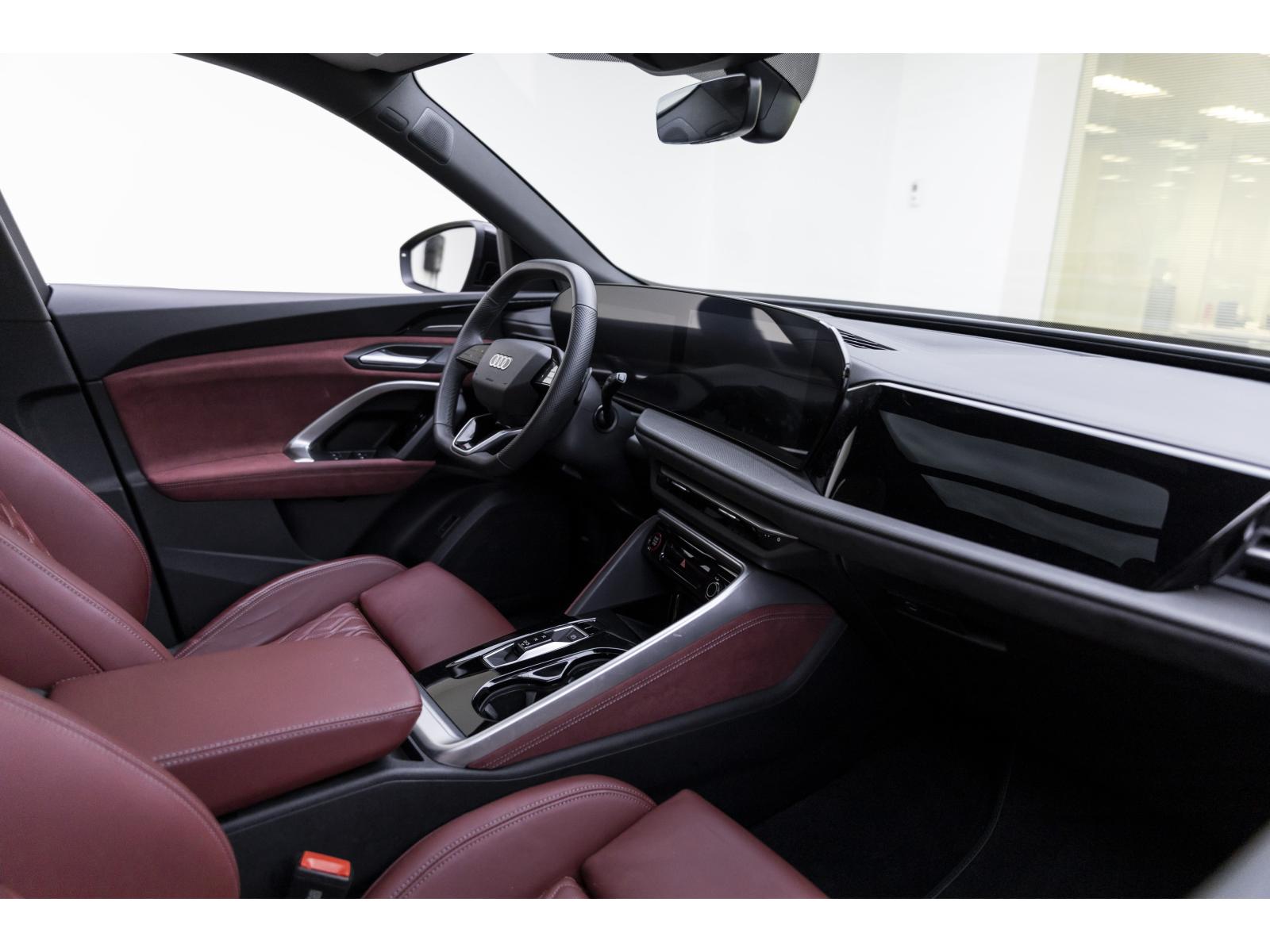 2025 Audi SQ5 - Image 14
