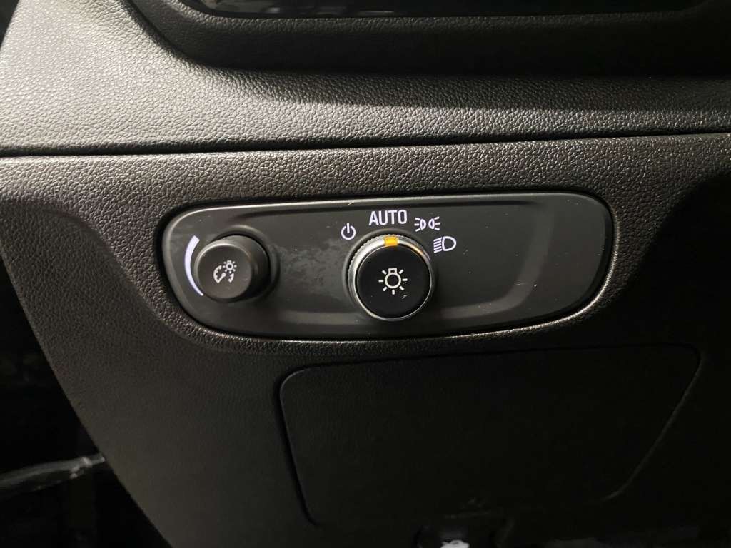 2023 Chevrolet Bolt - Image 27