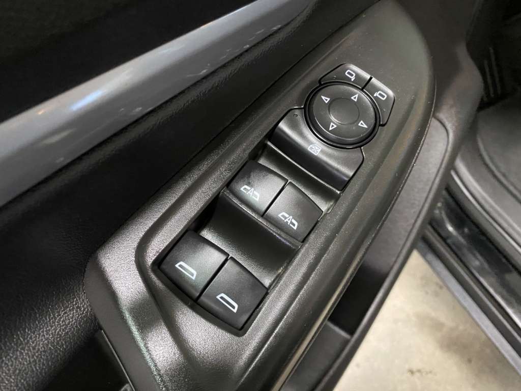 2023 Chevrolet Bolt - Image 28