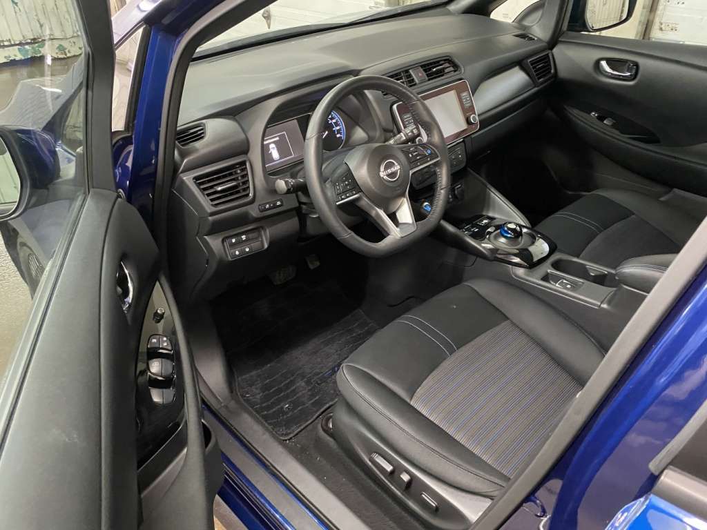2023 Nissan Leaf - Image 13