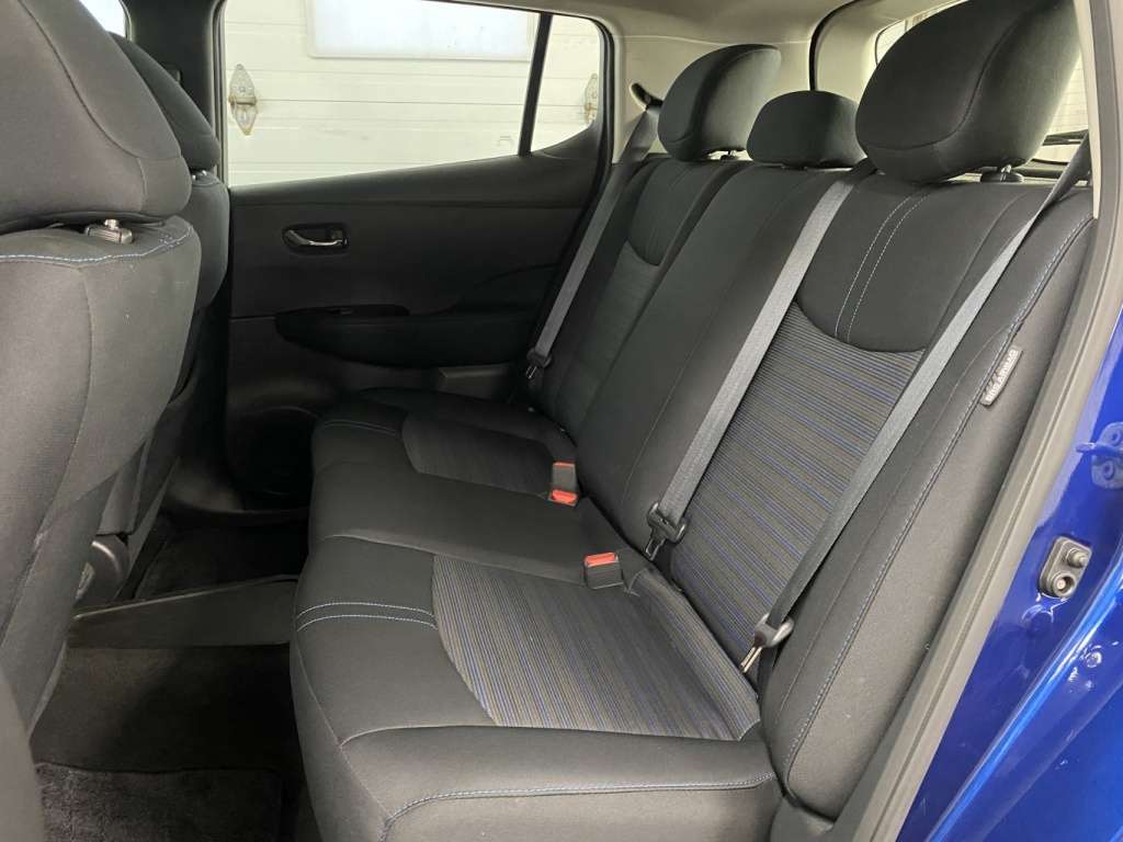 2023 Nissan Leaf - Image 18
