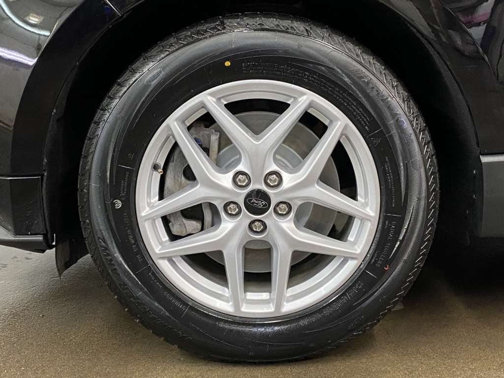 2023 Ford Edge - Image 11