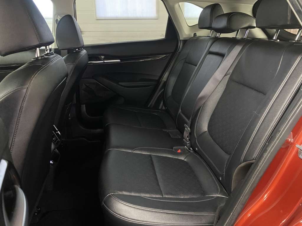 2023 Kia Seltos - Image 18